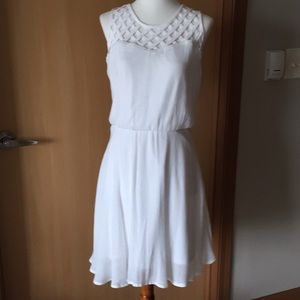 LILY ROSE White Linen Lattice Detail